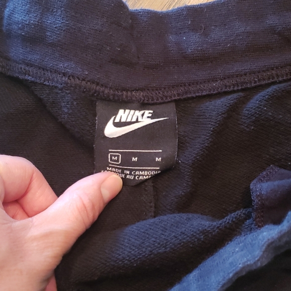 Nike Booty Shorts Medium - Picture 4 of 4